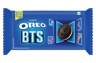 Cadbury Oreo Vanilla Flavour Creme Sandwich Biscuit Mega Family Pack, 876.75 G